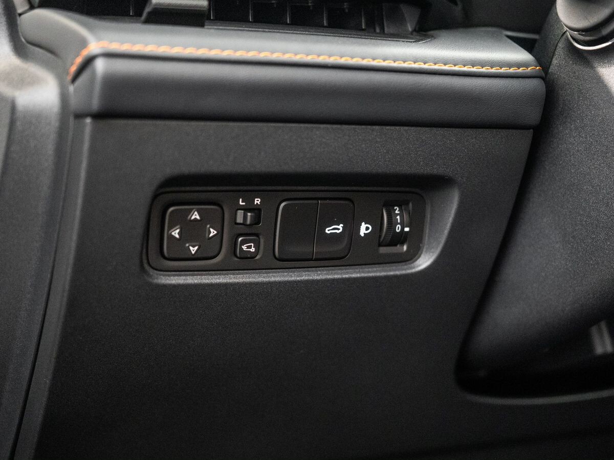 Changan UNI-V 2025 - фото автомобиля