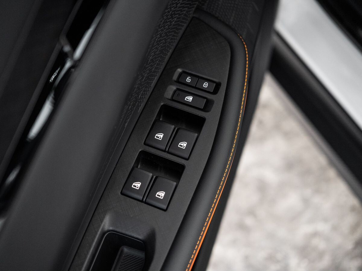 Changan UNI-V 2025 - фото автомобиля
