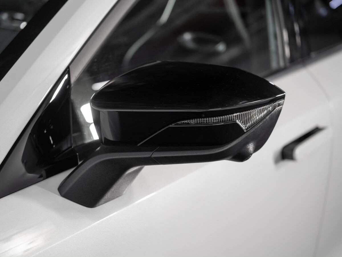 Changan UNI-V 2025 - фото автомобиля
