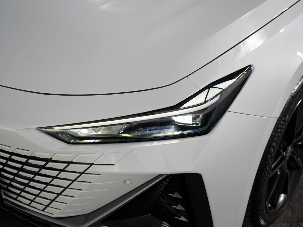Changan UNI-V 2025 - фото автомобиля