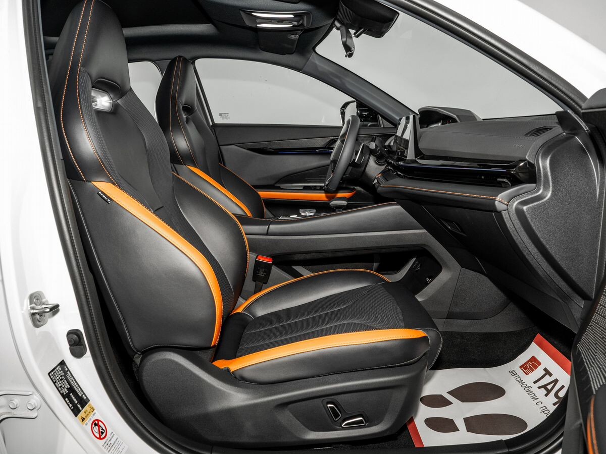Changan UNI-V 2025 - фото автомобиля