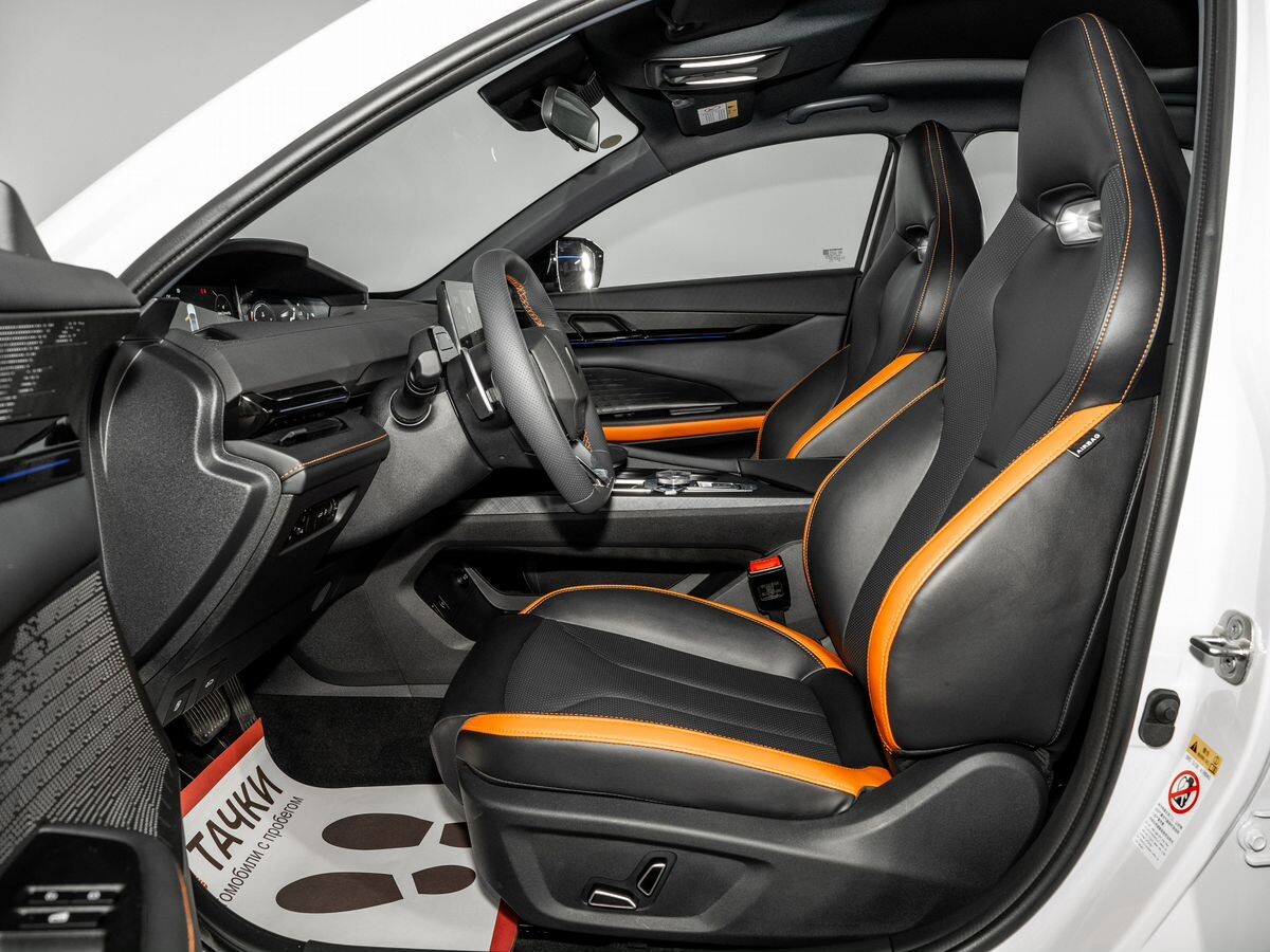 Changan UNI-V 2025 - фото автомобиля