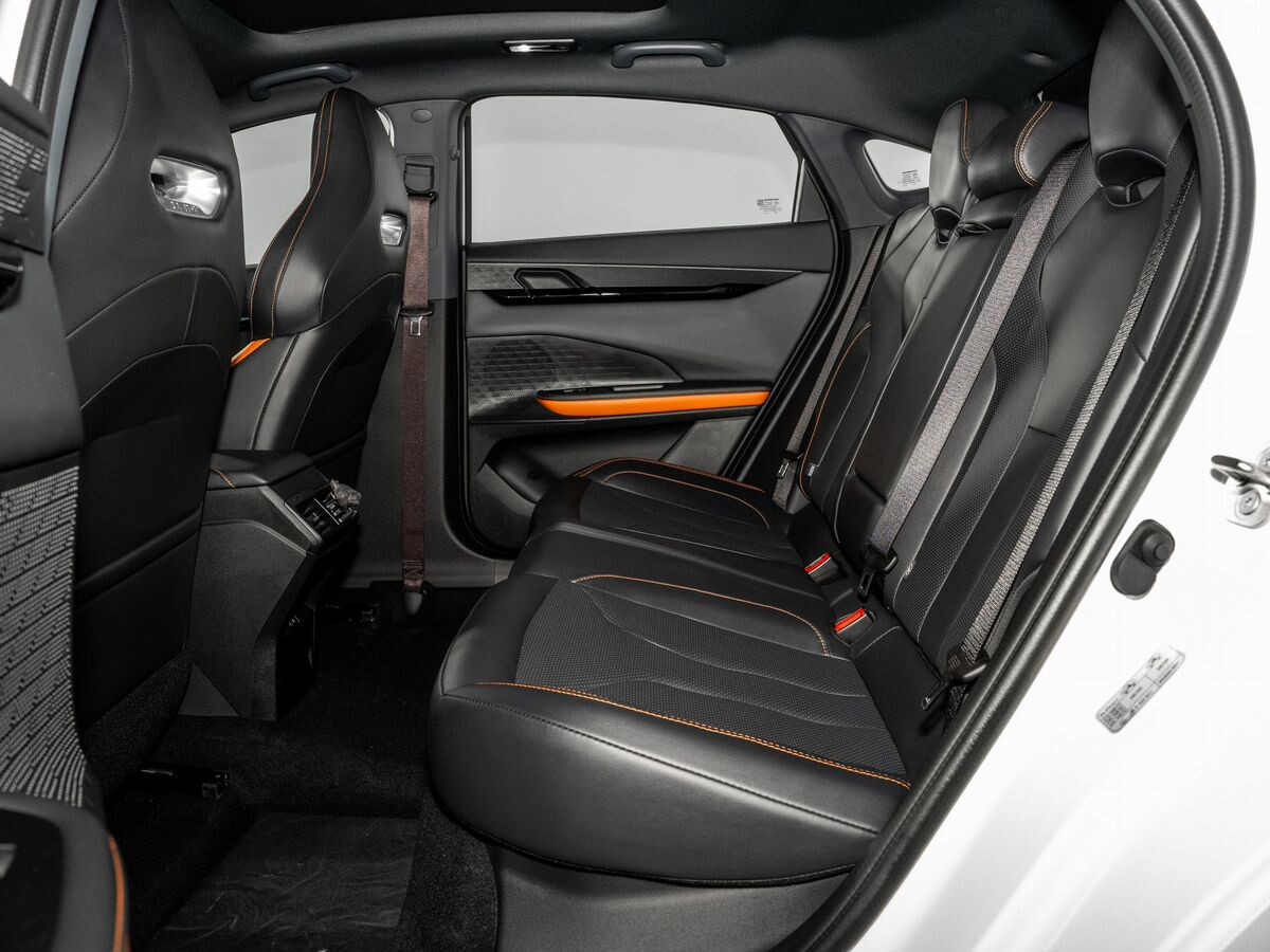 Changan UNI-V 2025 - фото автомобиля