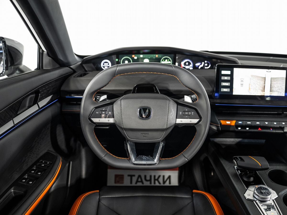 Changan UNI-V 2025 - фото автомобиля