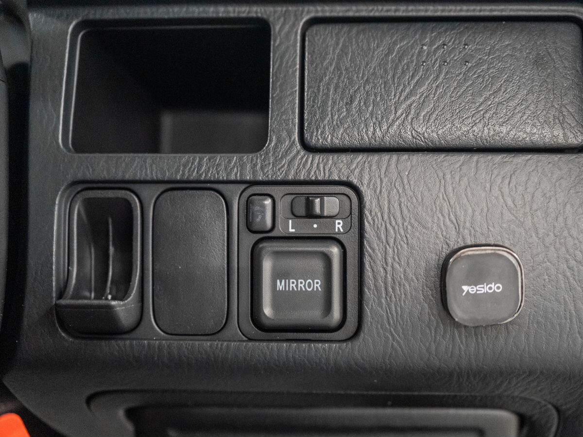Honda Stream 2006 - фото автомобиля