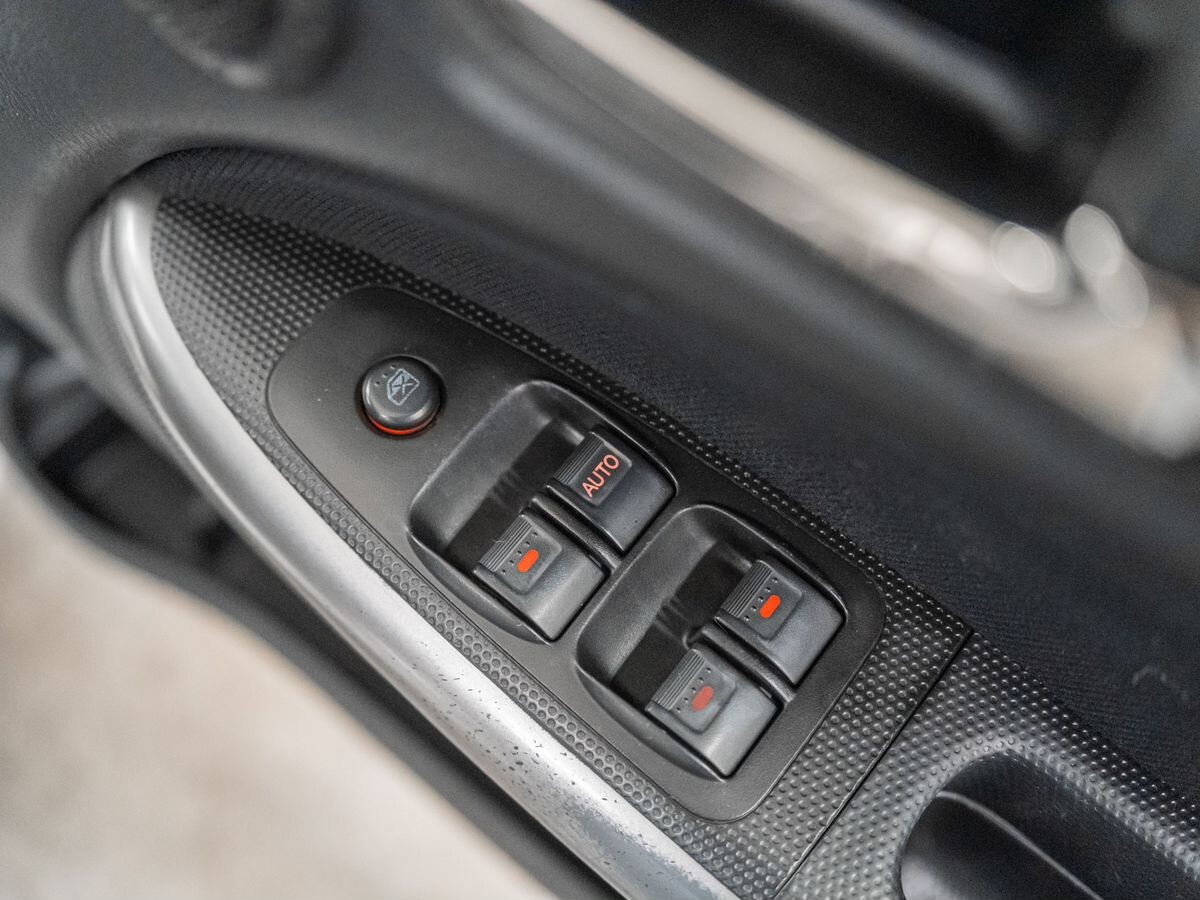 Honda Stream 2006 - фото автомобиля