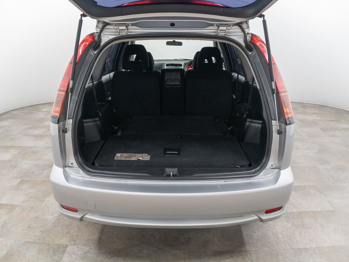 Honda Stream 2006 - фото автомобиля