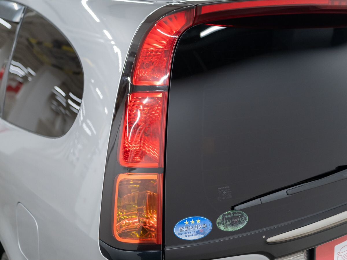 Honda Stream 2006 - фото автомобиля