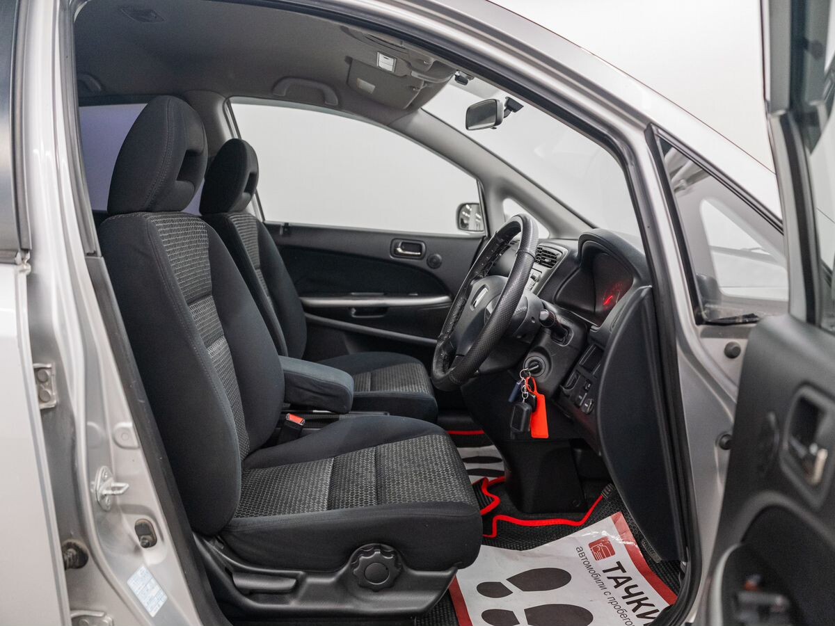 Honda Stream 2006 - фото автомобиля