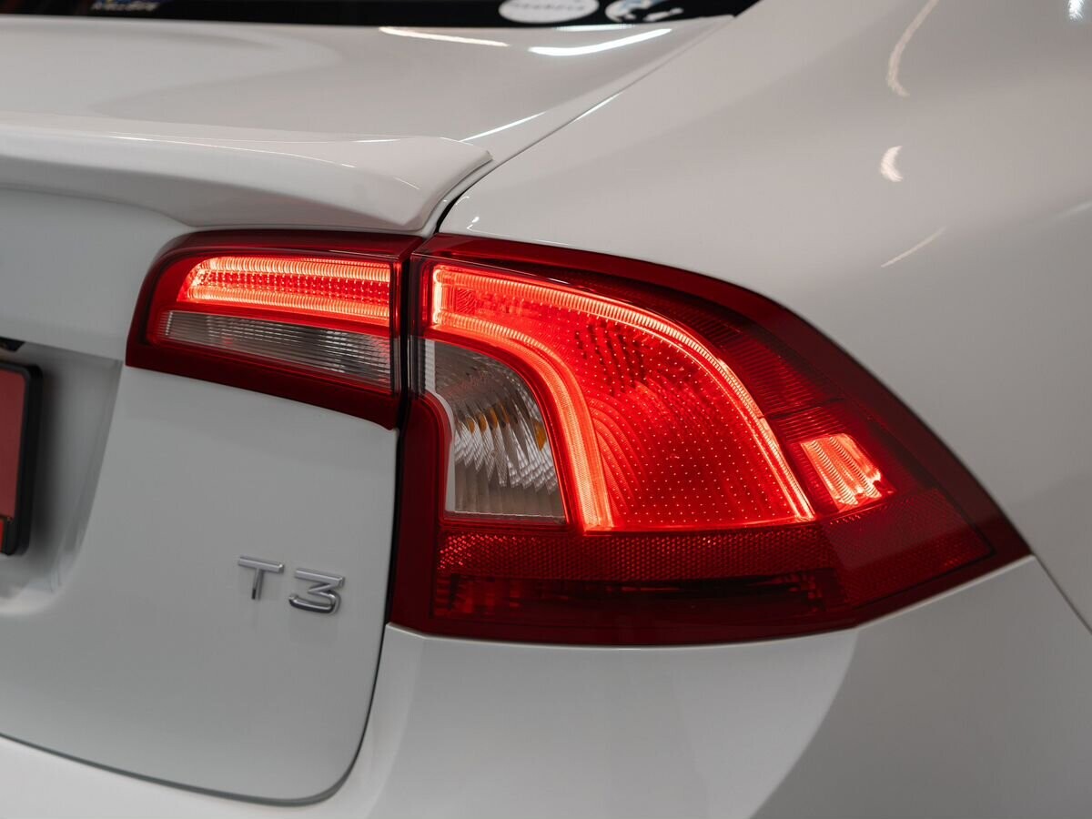 Volvo S60 2017 - фото автомобиля