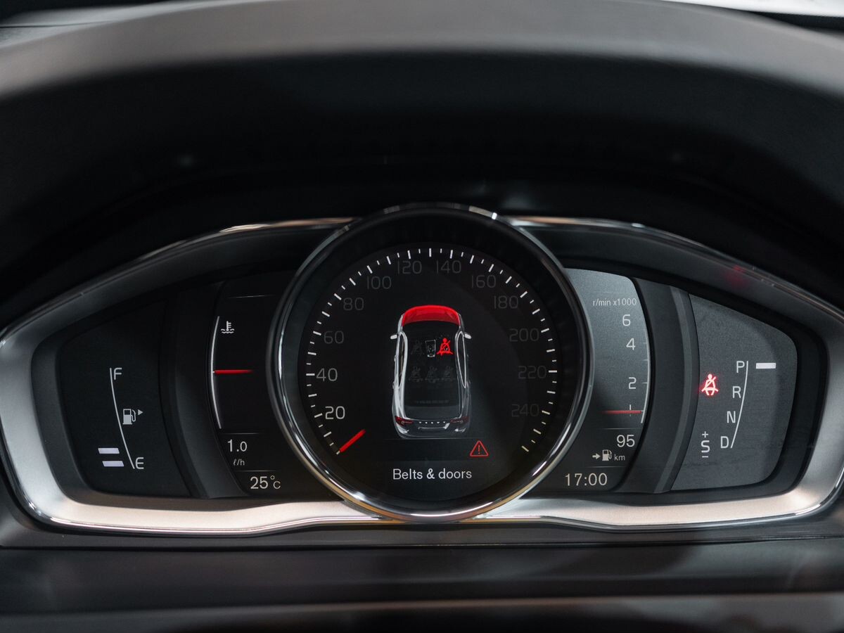 Volvo S60 2017 - фото автомобиля