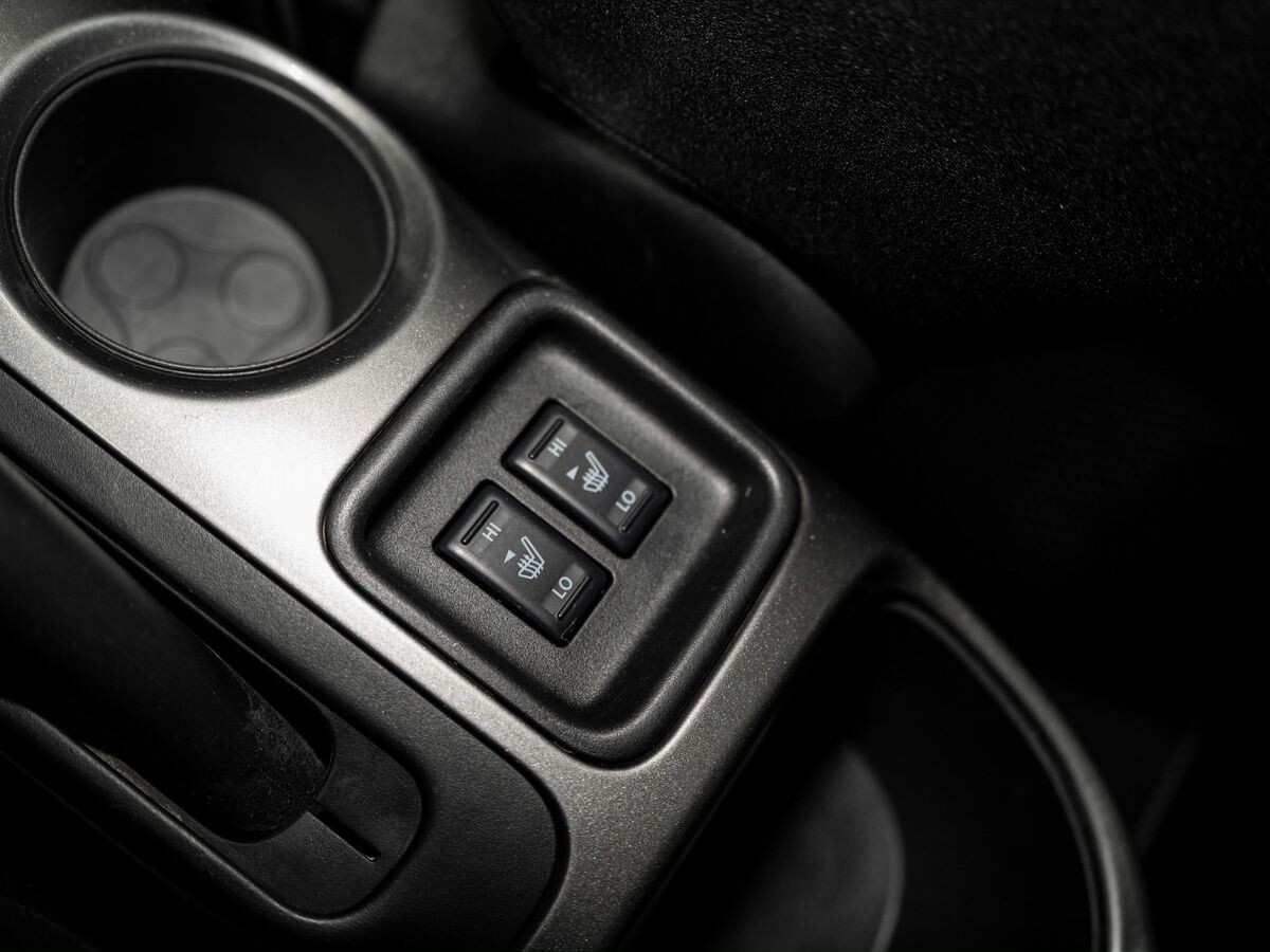 Nissan Juke 2012 - фото автомобиля