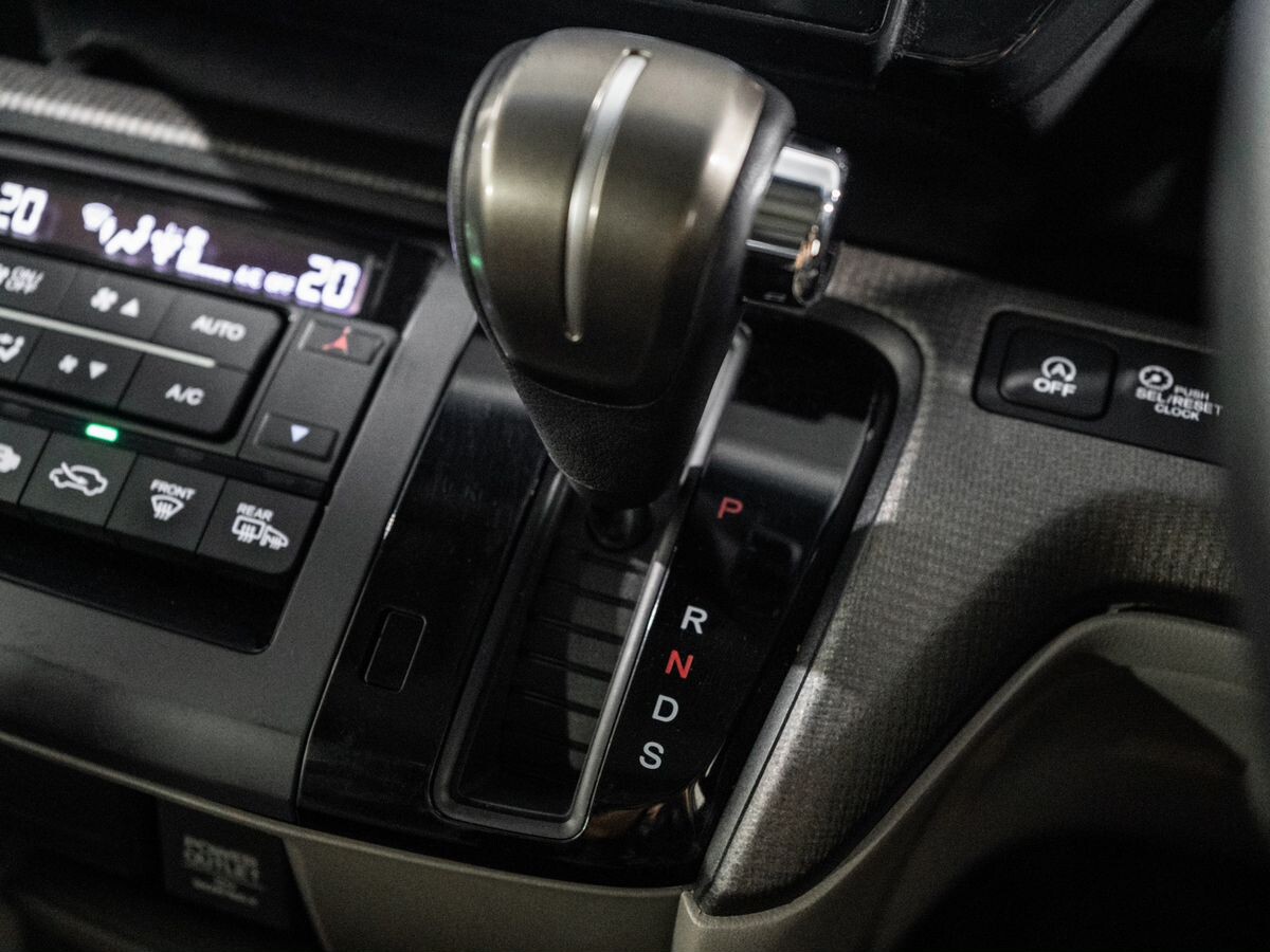 Honda Stepwgn 2015 - фото автомобиля