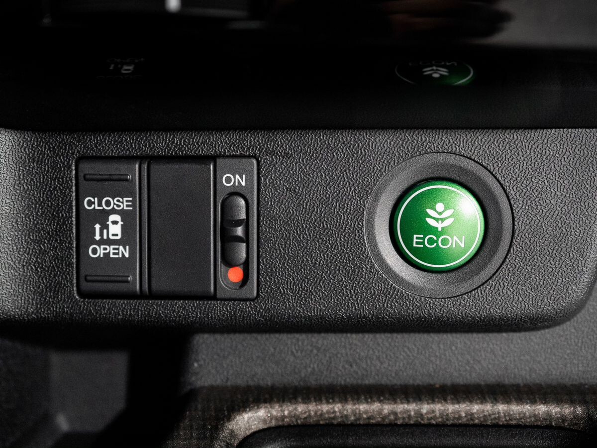Honda Stepwgn 2015 - фото автомобиля