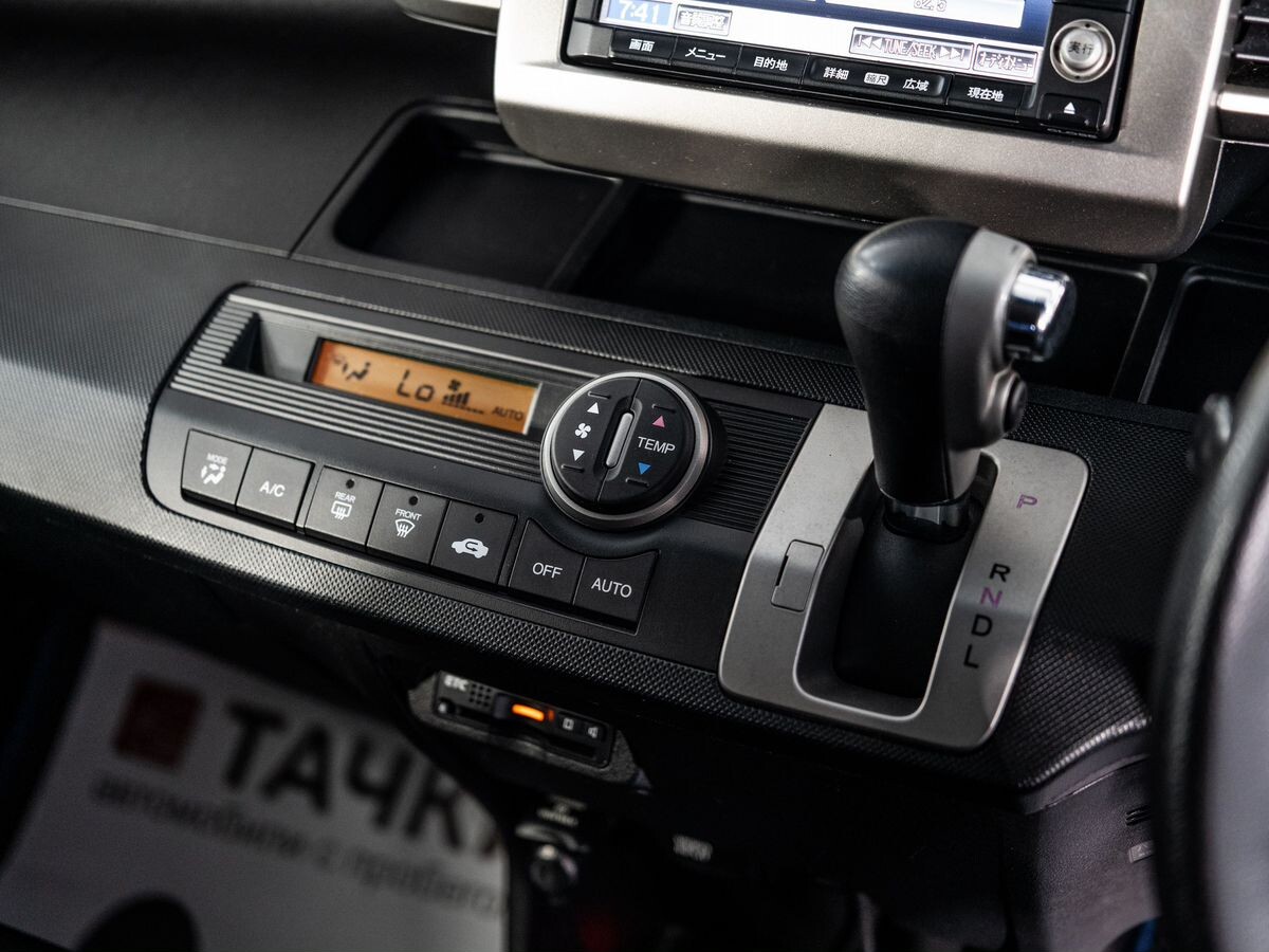 Honda Freed 2012 - фото автомобиля