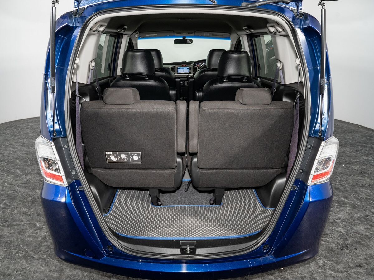 Honda Freed 2012 - фото автомобиля