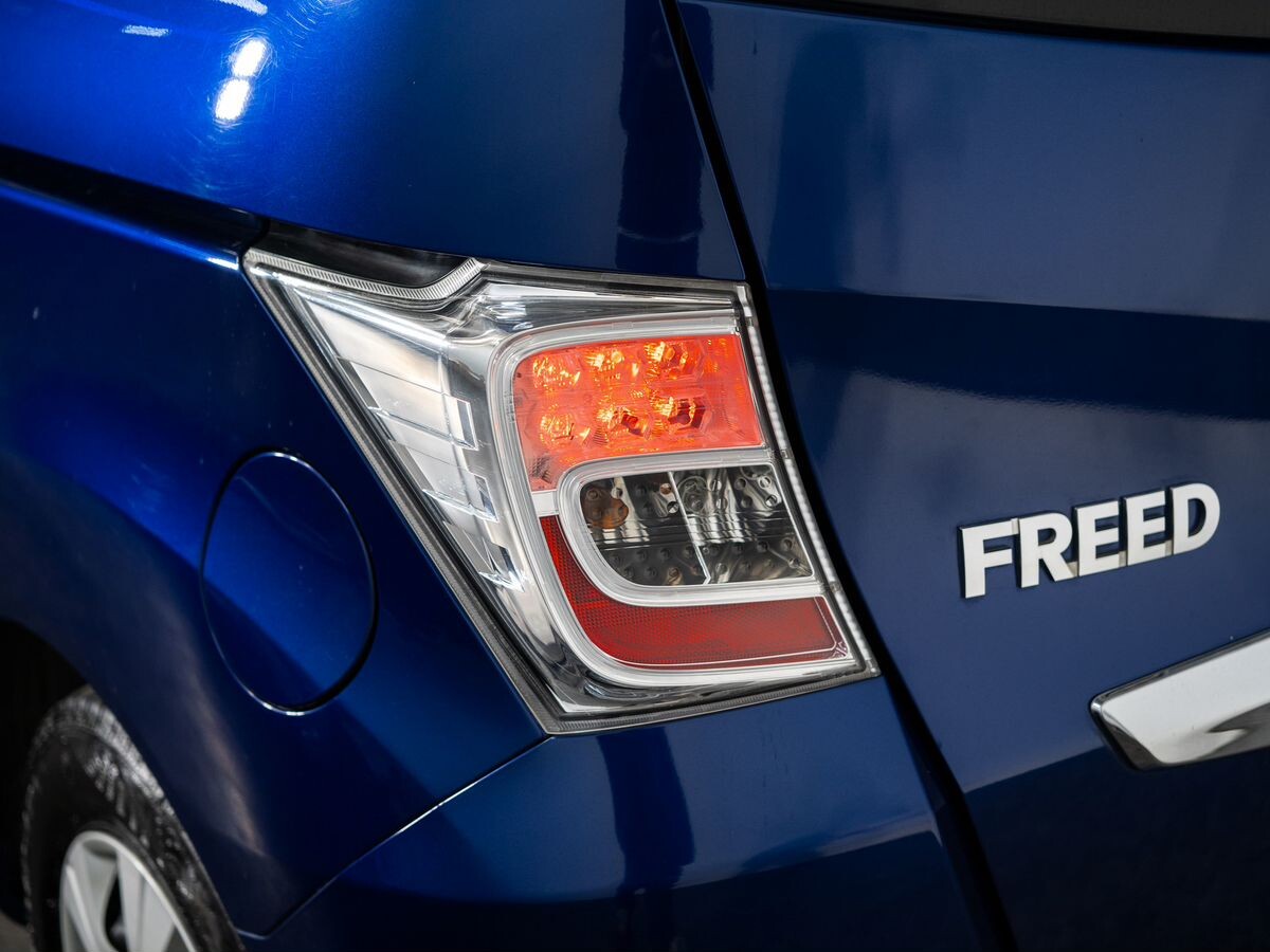 Honda Freed 2012 - фото автомобиля