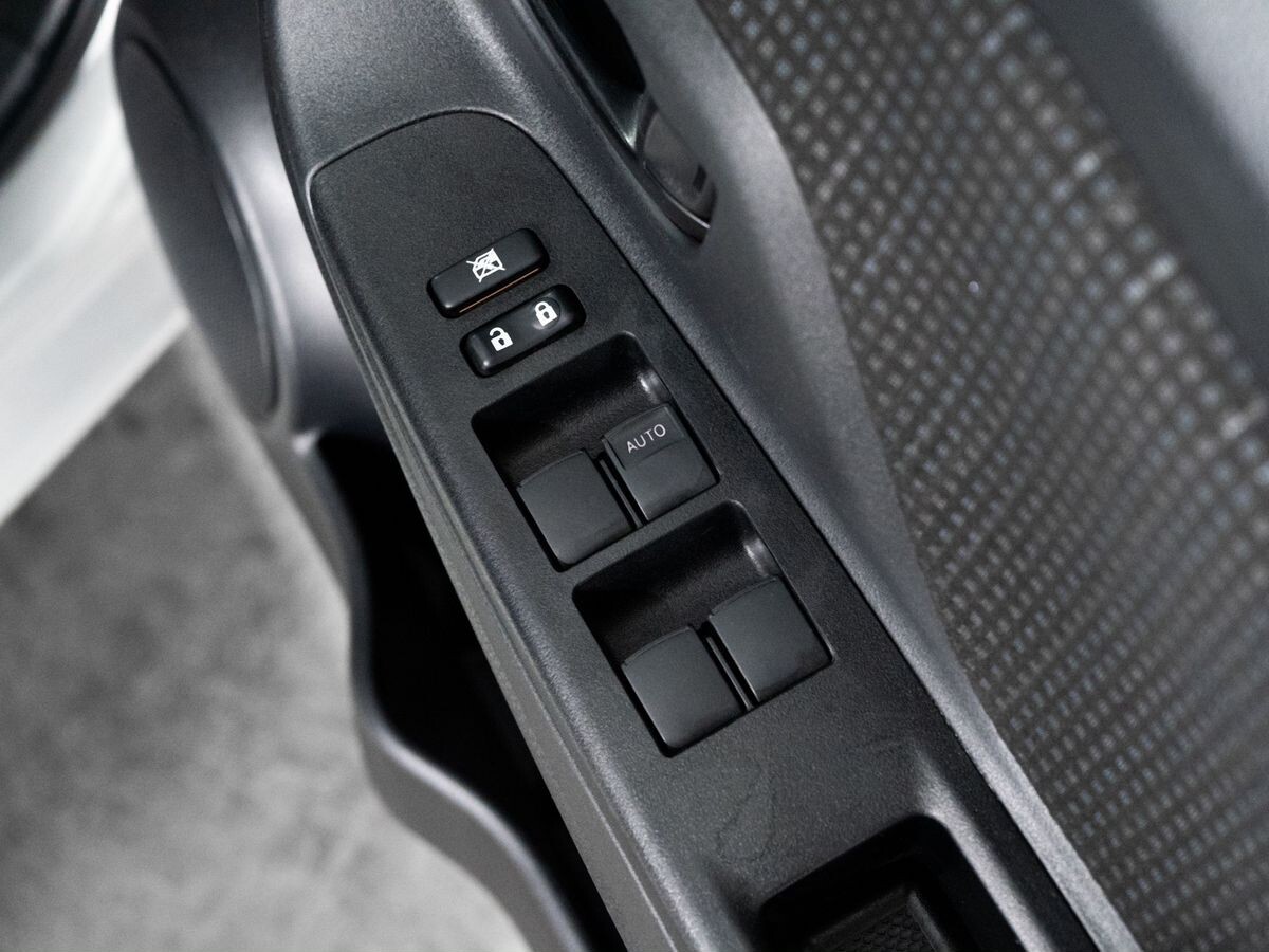 Toyota Vitz 2018 - фото автомобиля