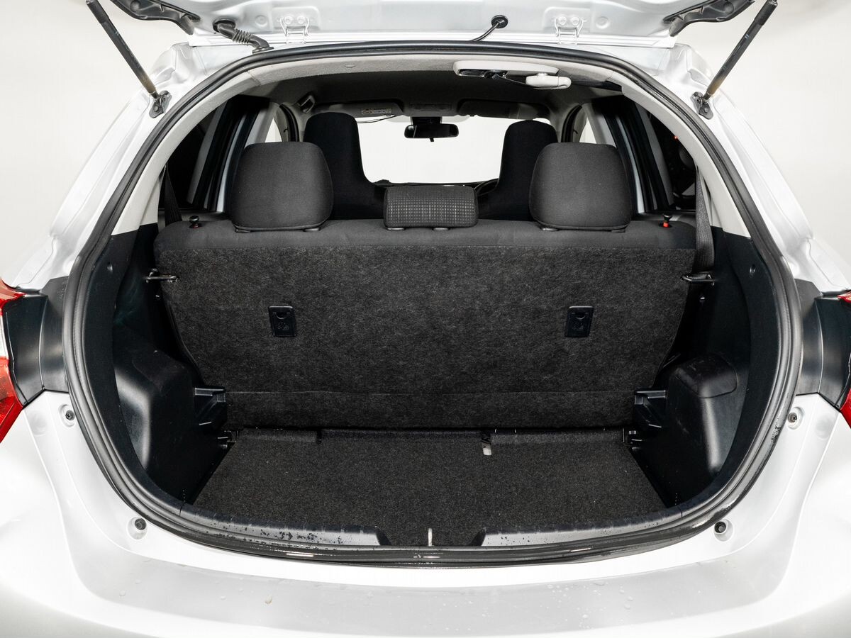 Toyota Vitz 2018 - фото автомобиля