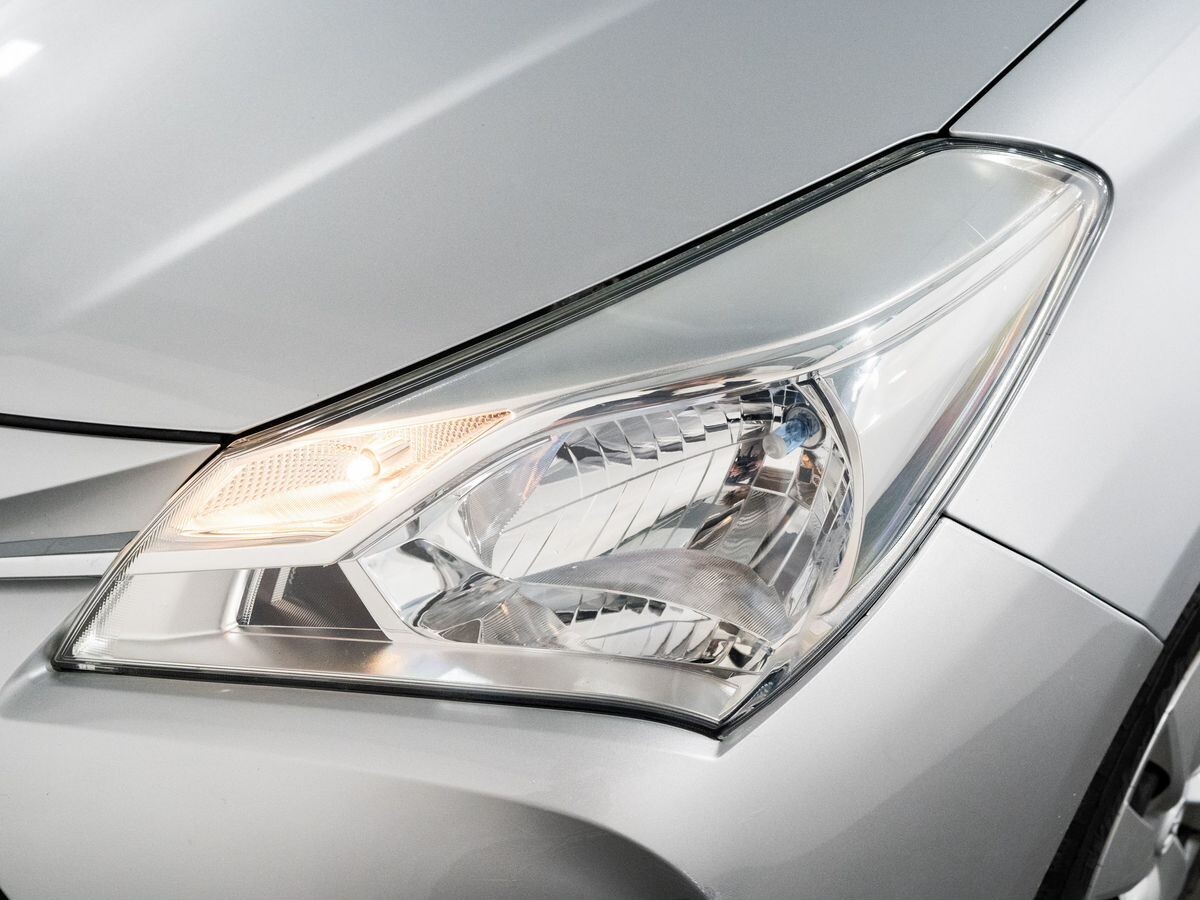 Toyota Vitz 2018 - фото автомобиля