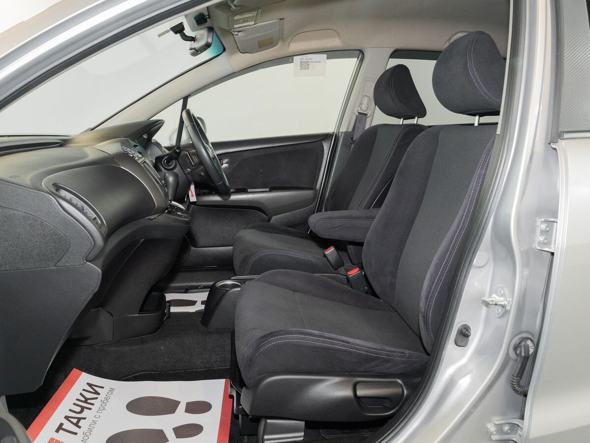Honda Stream 2008 - фото автомобиля