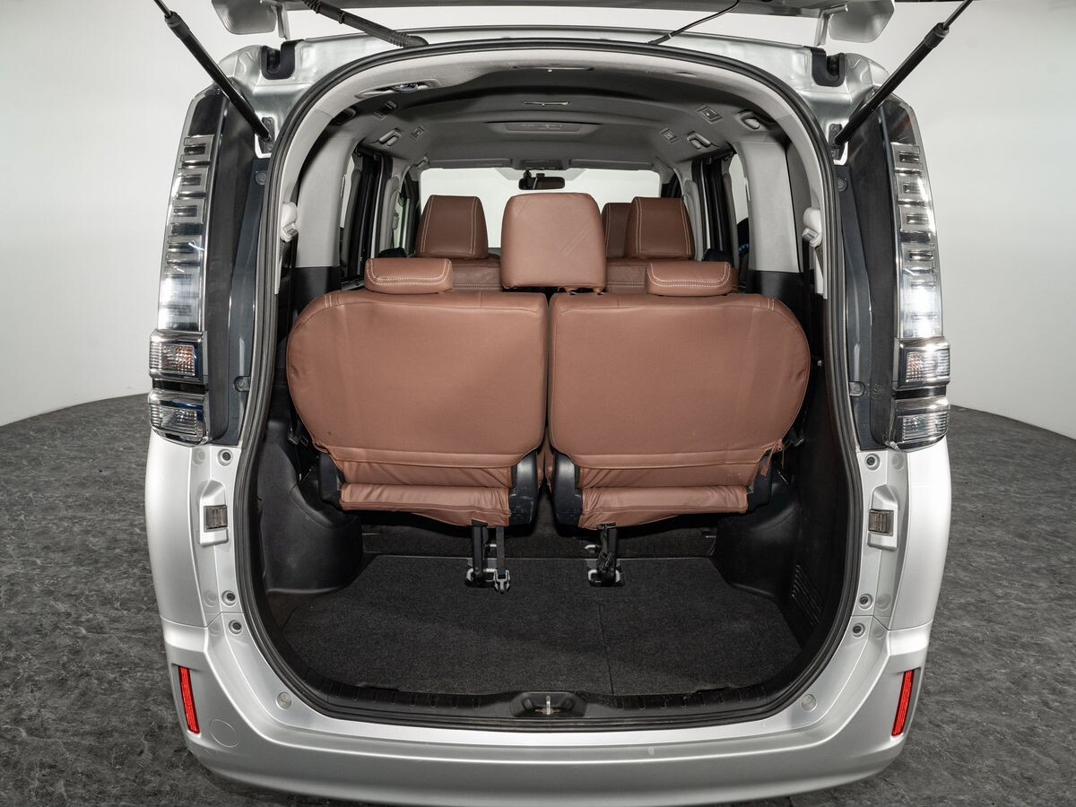 Toyota Voxy 2014 - фото автомобиля