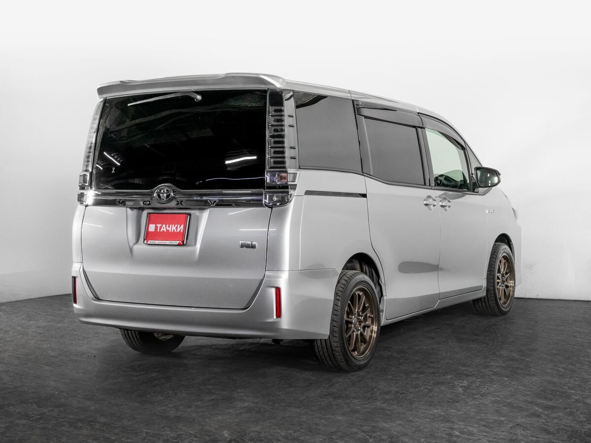 Toyota Voxy 2014 - фото автомобиля