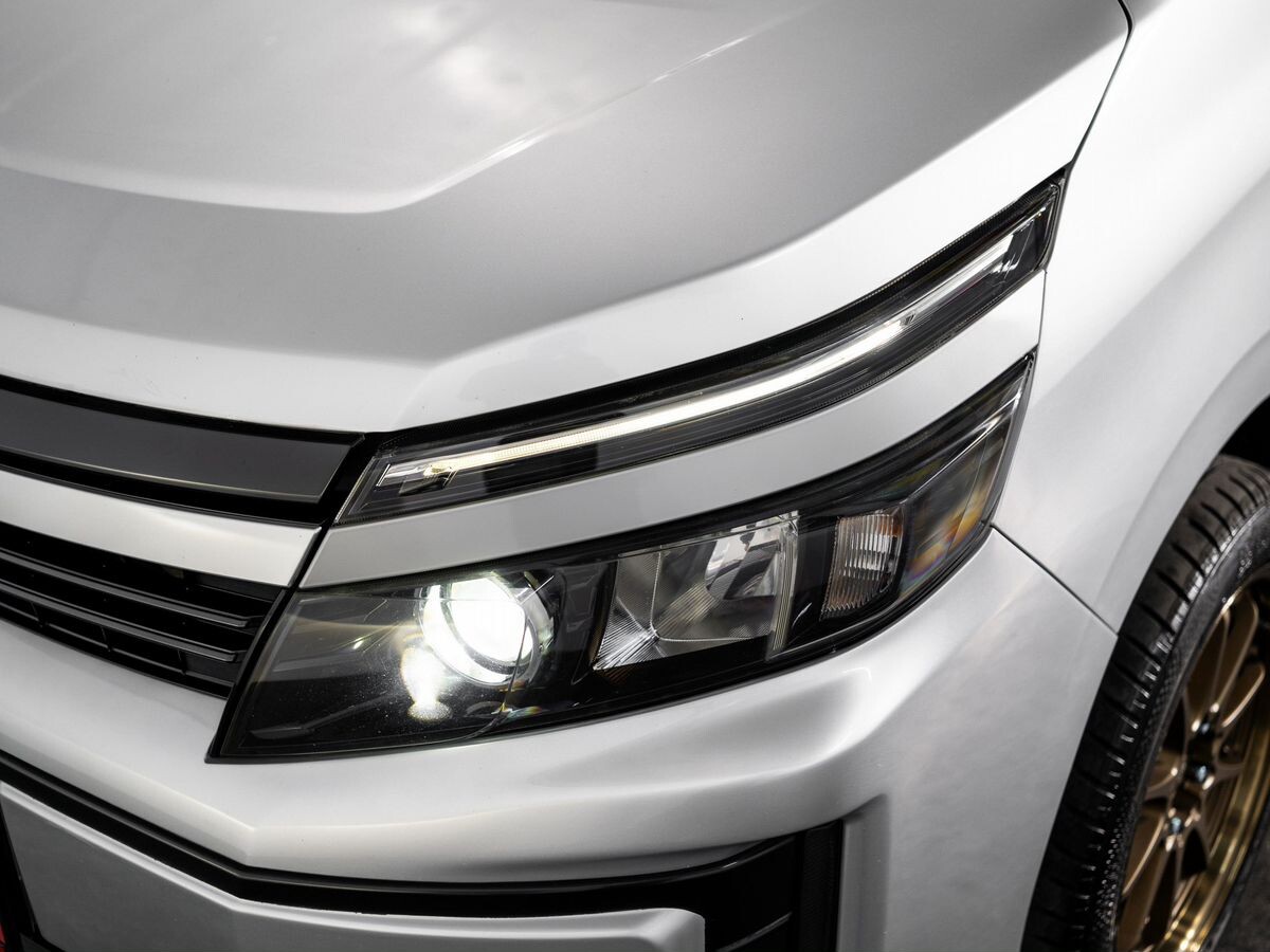 Toyota Voxy 2014 - фото автомобиля