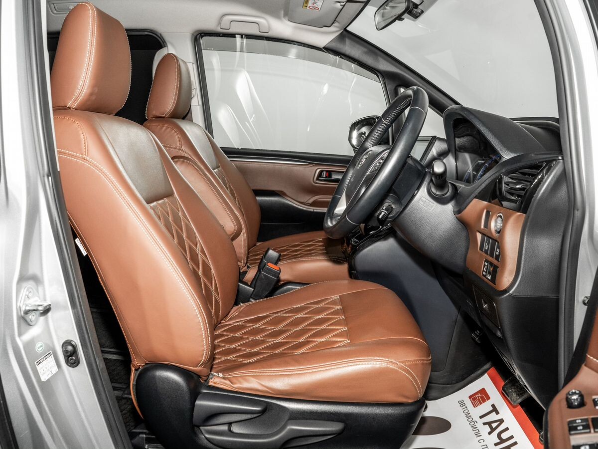 Toyota Voxy 2014 - фото автомобиля