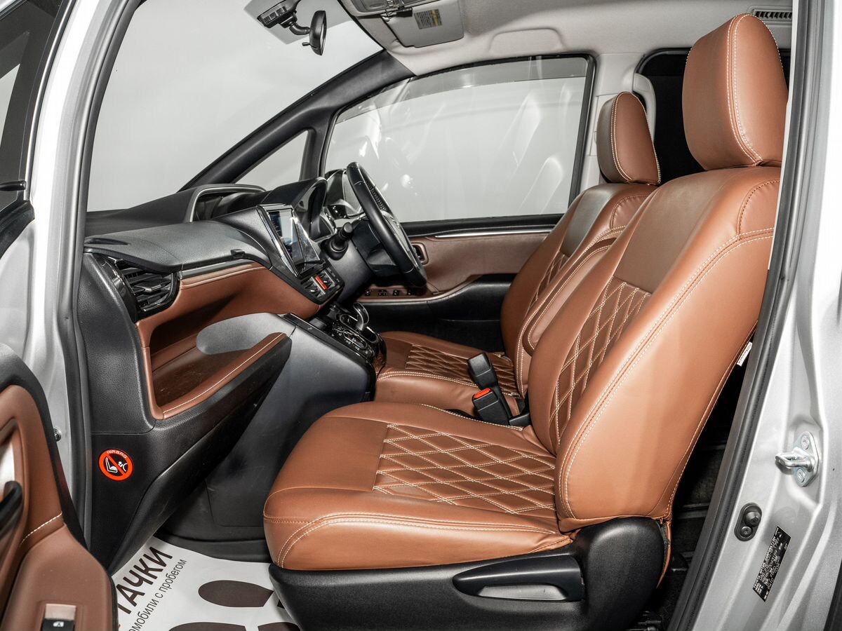 Toyota Voxy 2014 - фото автомобиля