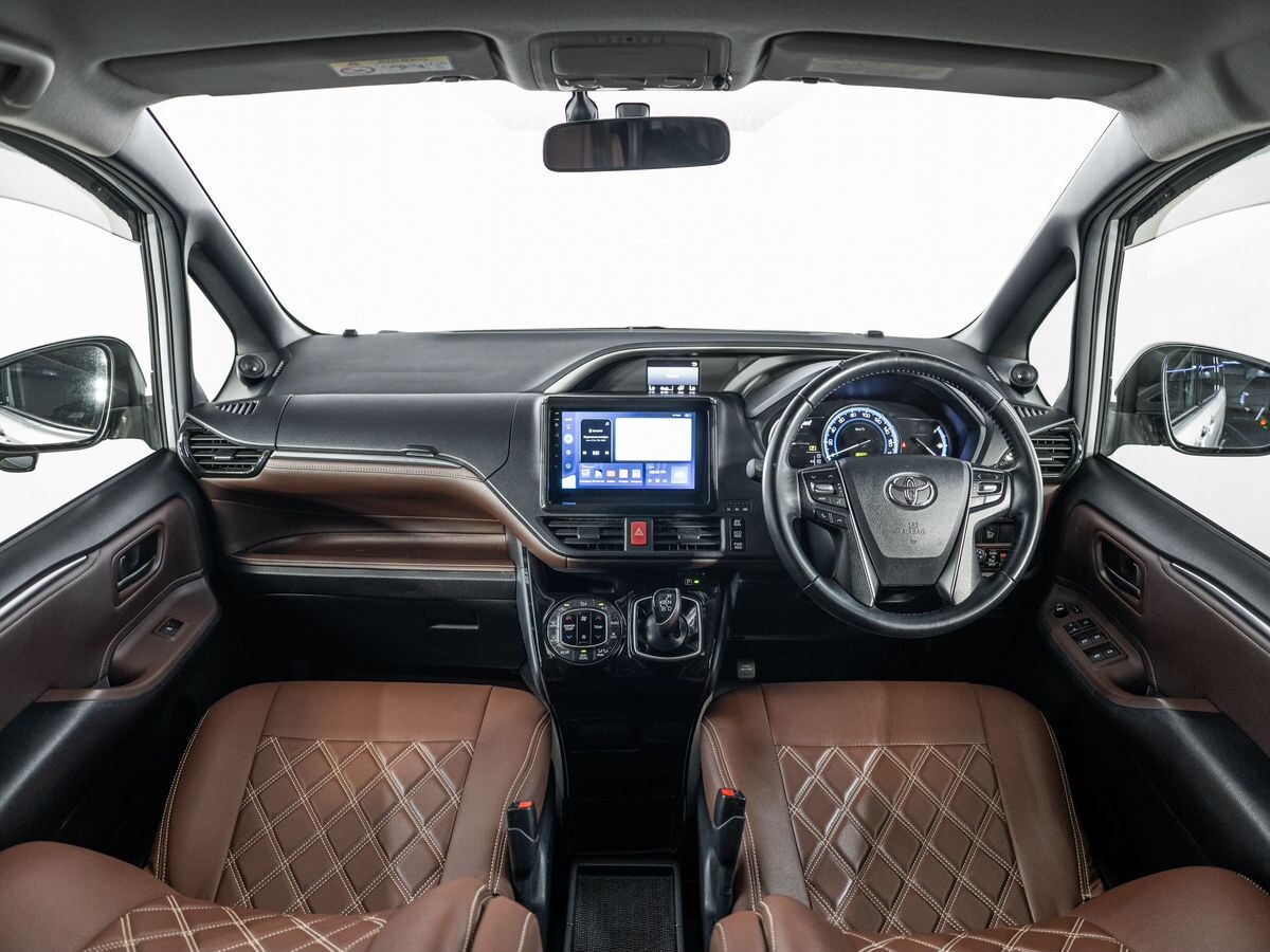 Toyota Voxy 2014 - фото автомобиля