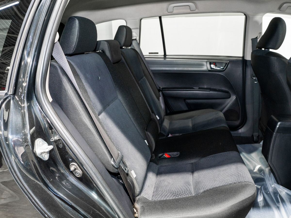 Toyota Corolla Fielder 2012 - фото автомобиля