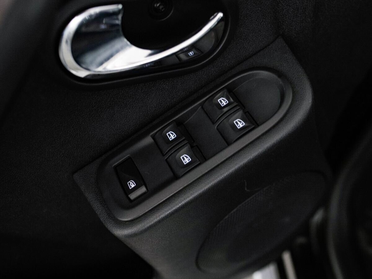 Renault Duster 2017 - фото автомобиля