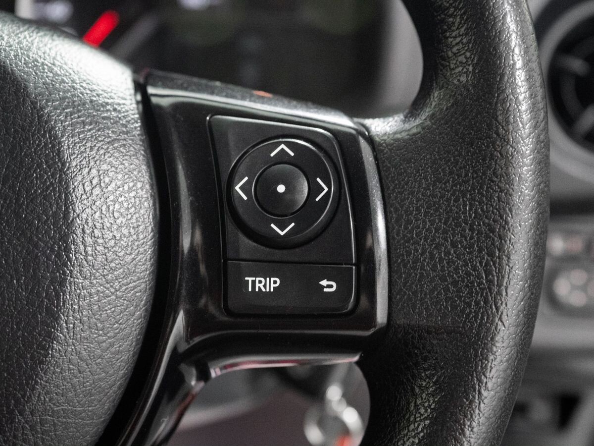 Toyota Vitz 2017 - фото автомобиля
