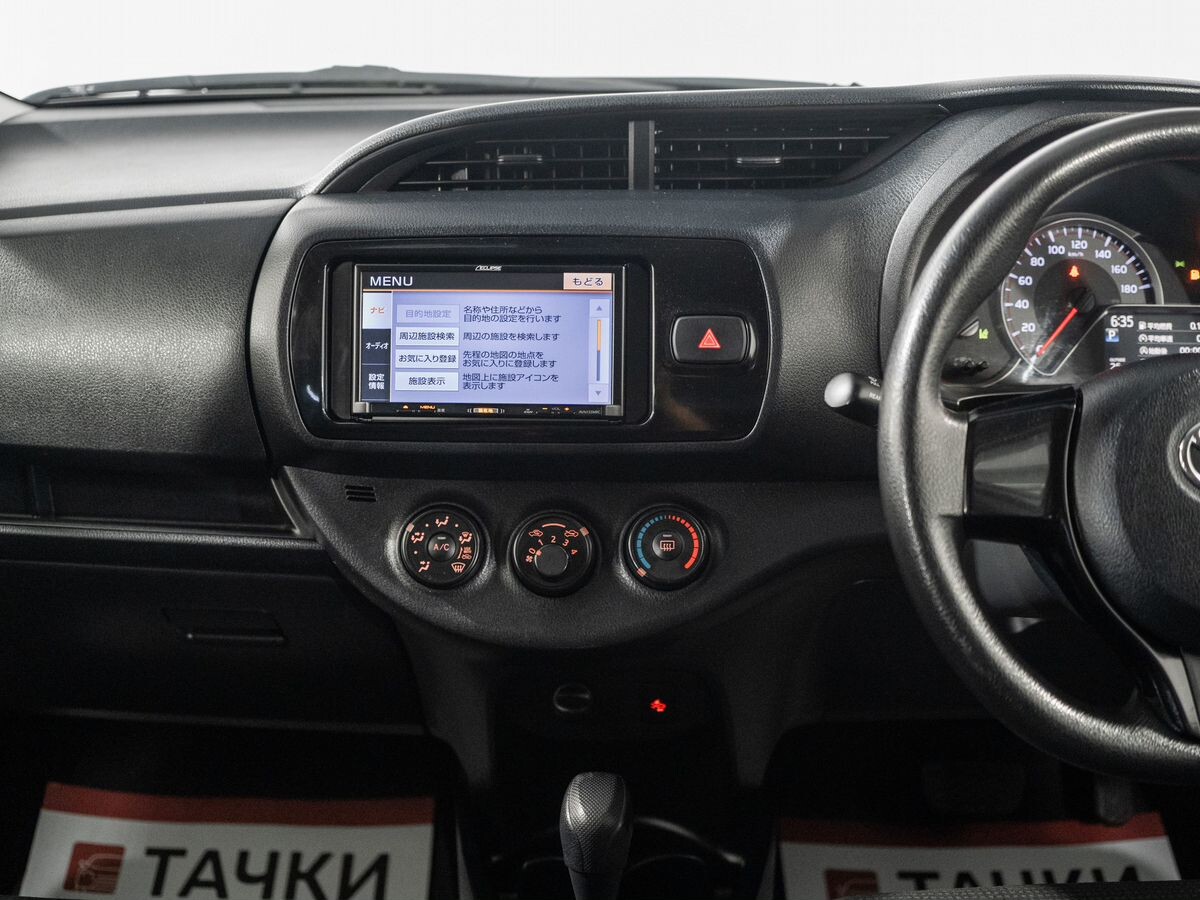 Toyota Vitz 2017 - фото автомобиля
