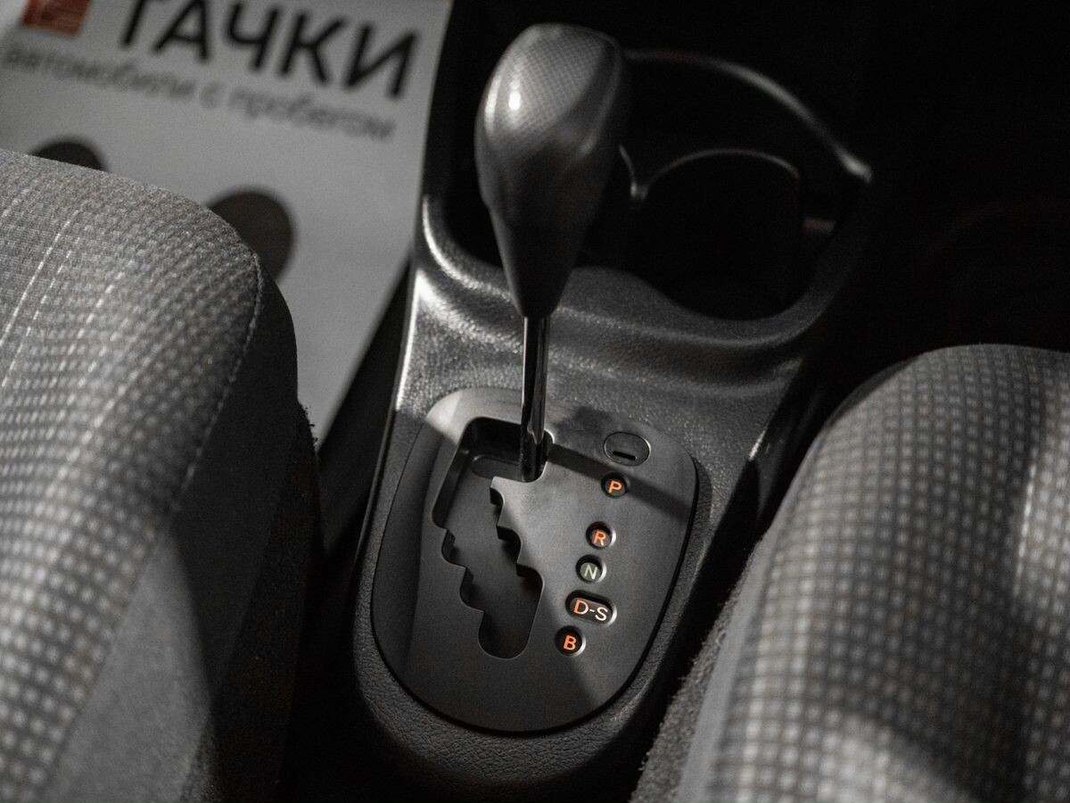 Toyota Vitz 2017 - фото автомобиля