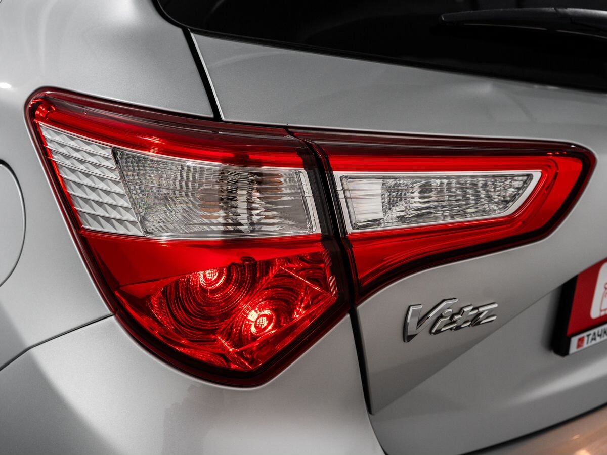 Toyota Vitz 2017 - фото автомобиля