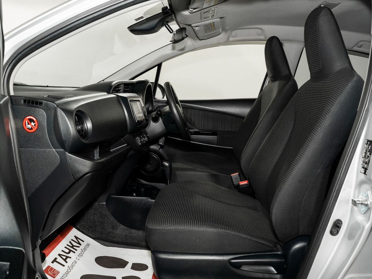 Toyota Vitz 2017 - фото автомобиля