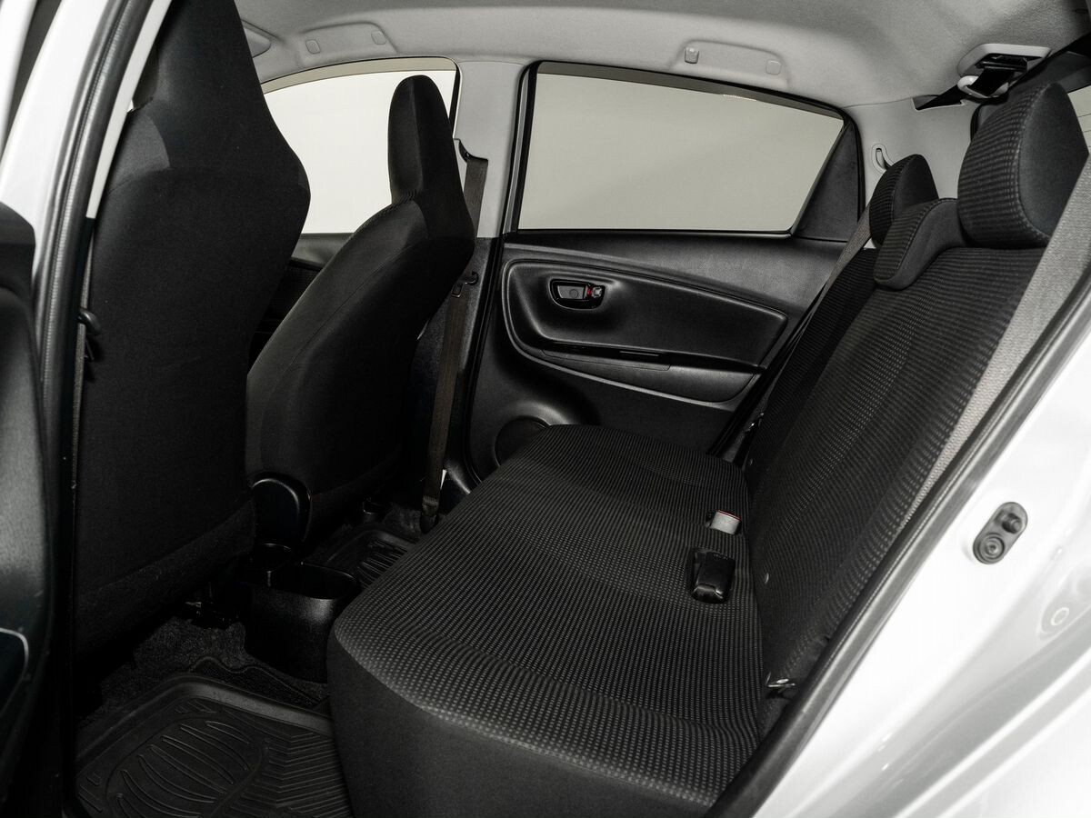 Toyota Vitz 2017 - фото автомобиля