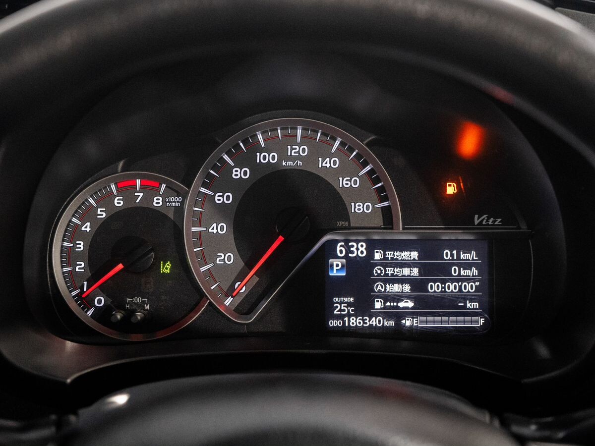 Toyota Vitz 2017 - фото автомобиля