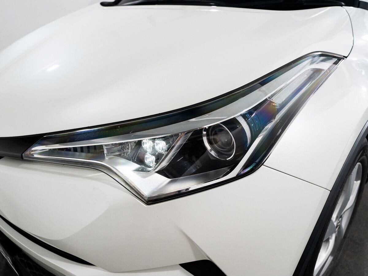 Toyota C-HR 2017 - фото автомобиля