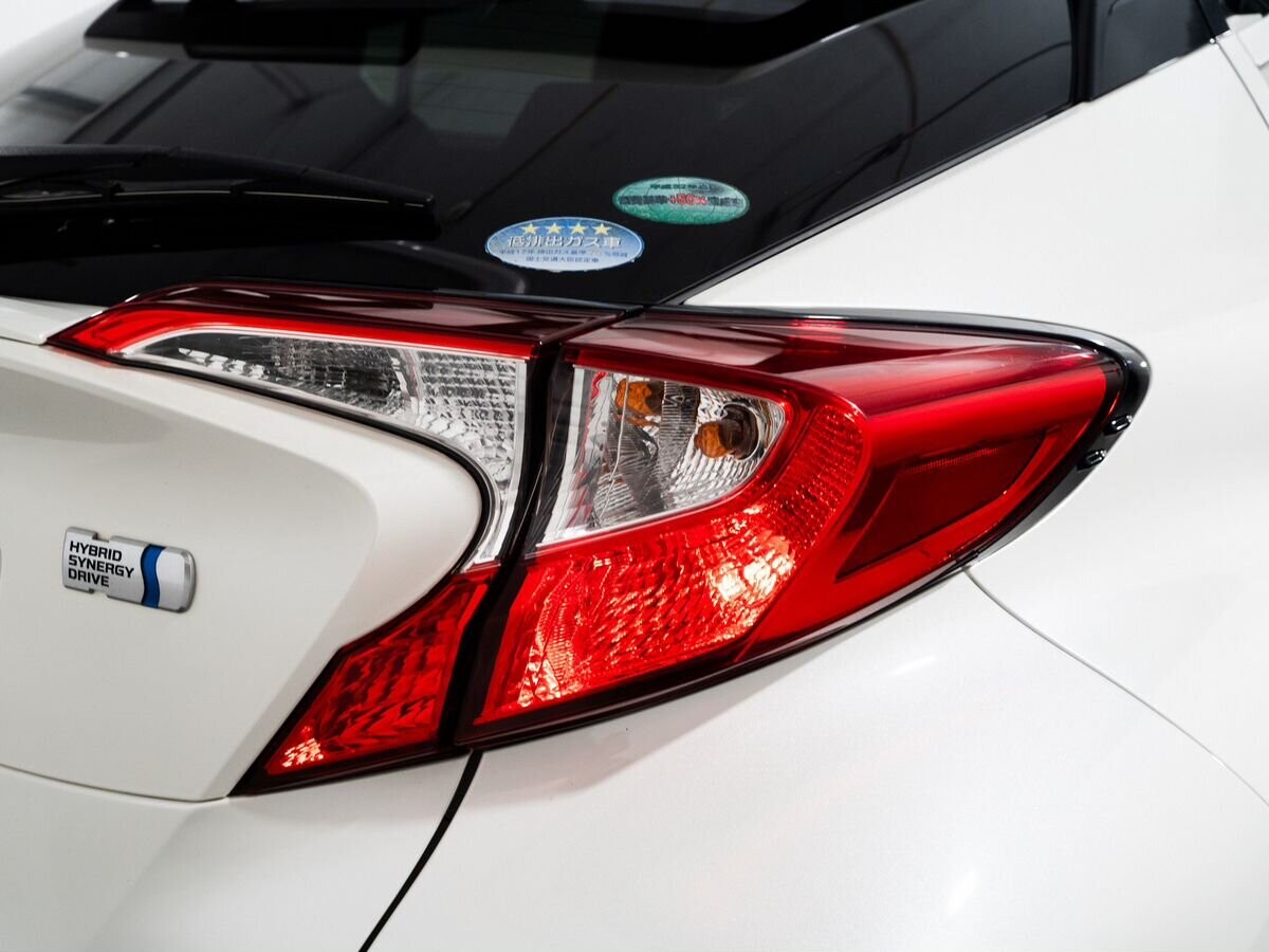 Toyota C-HR 2017 - фото автомобиля