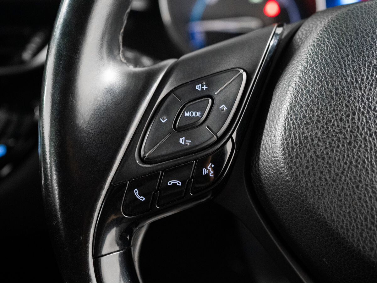 Toyota C-HR 2017 - фото автомобиля