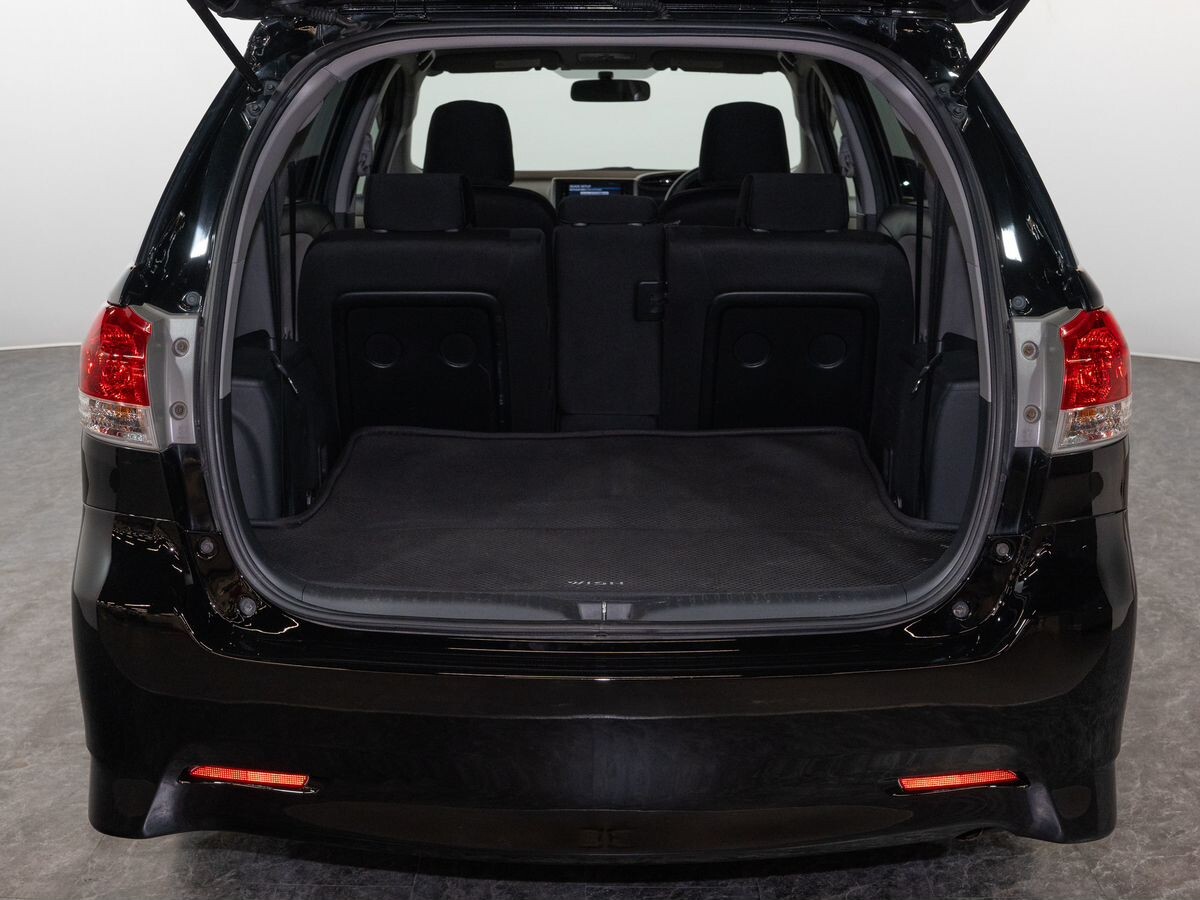 Toyota Wish 2009 - фото автомобиля