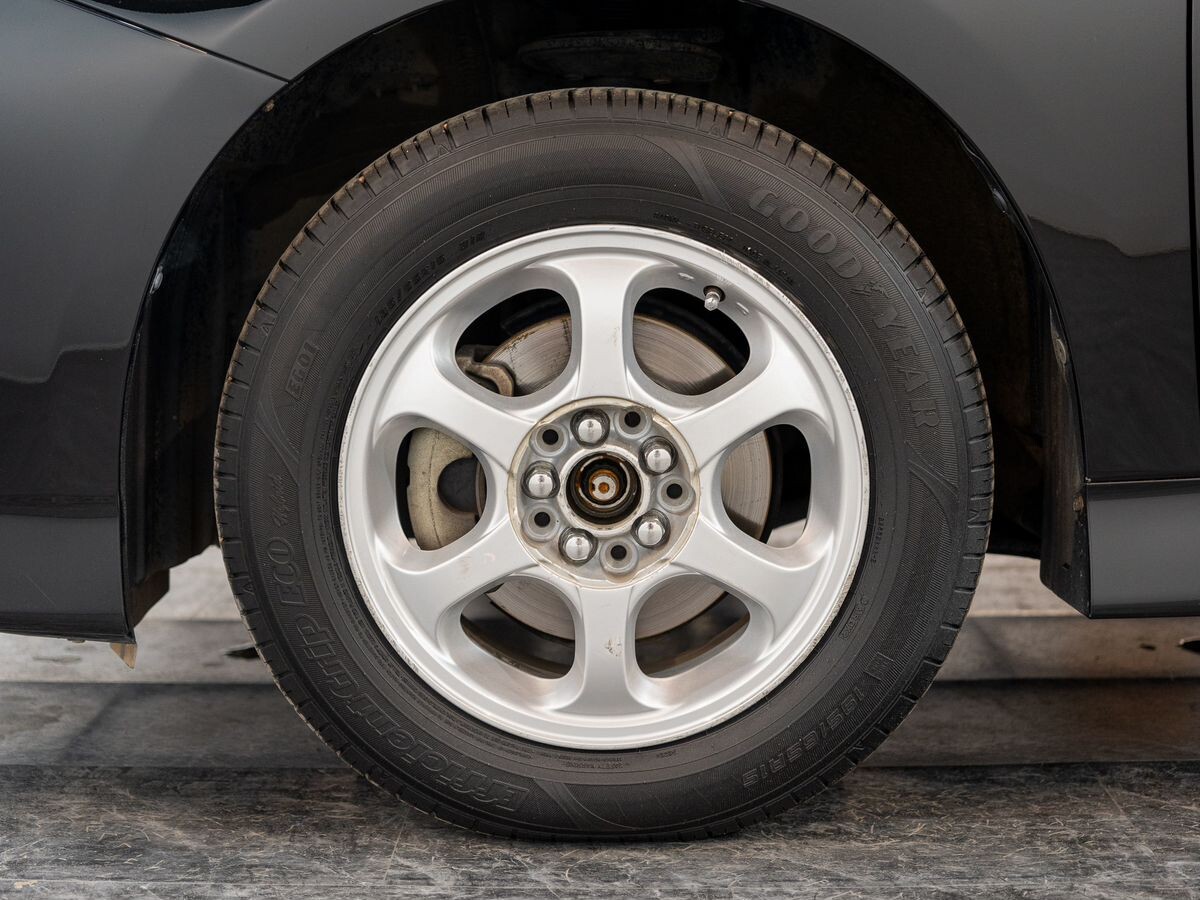 Toyota Wish 2009 - фото автомобиля