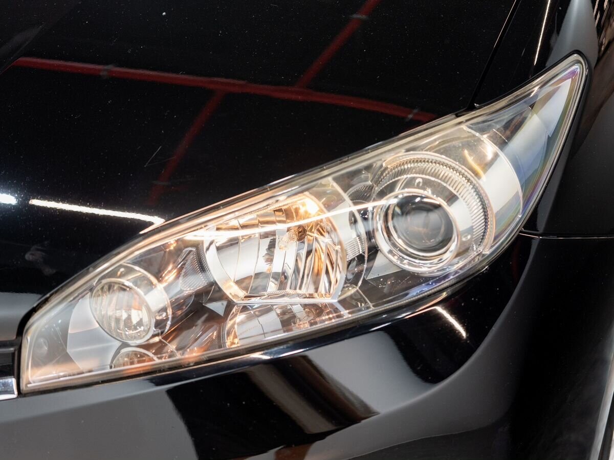 Toyota Wish 2009 - фото автомобиля