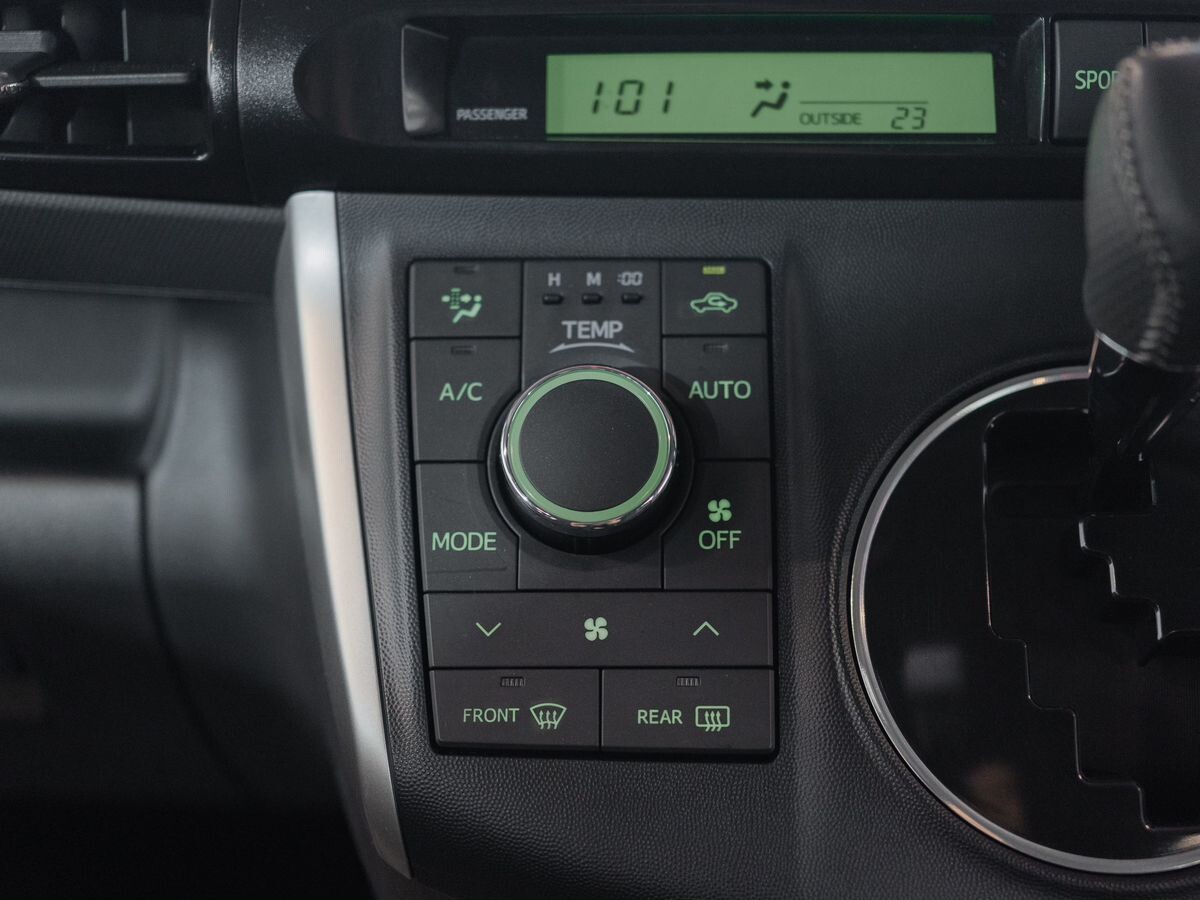 Toyota Wish 2009 - фото автомобиля