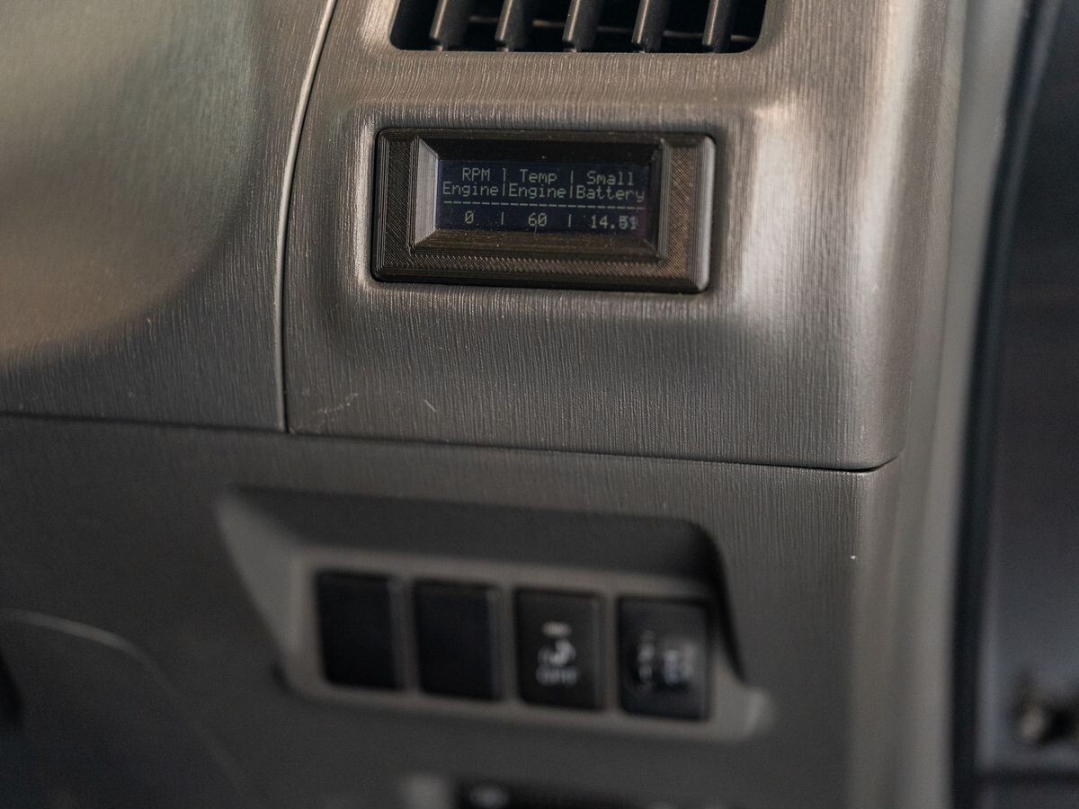 Toyota Prius Alpha 2011 - фото автомобиля