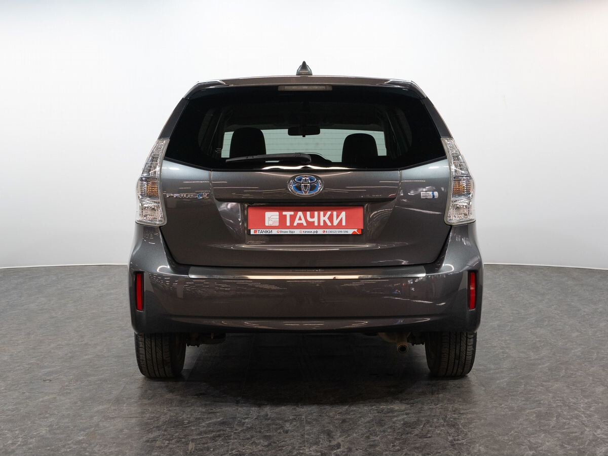 Toyota Prius Alpha 2011 - фото автомобиля