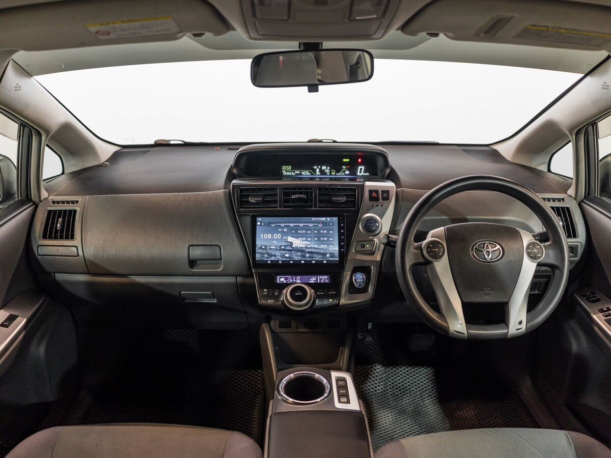 Toyota Prius Alpha 2011 - фото автомобиля